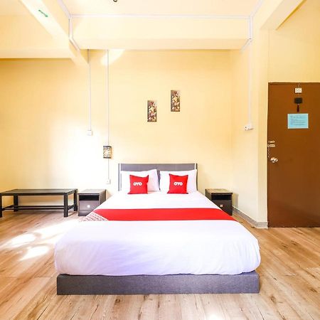Oyo 703 Myra Hotel Mersing Esterno foto